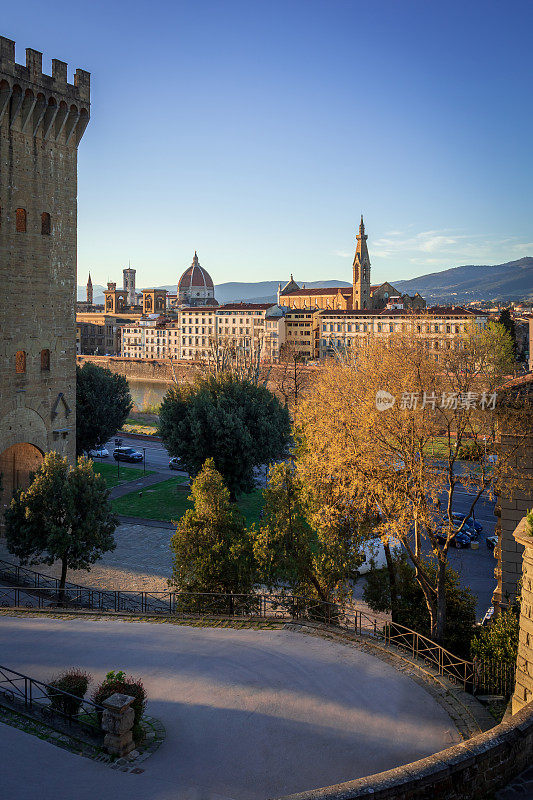 Porta Torre di San Niccolò，以佛罗伦萨大教堂为背景，日落美术